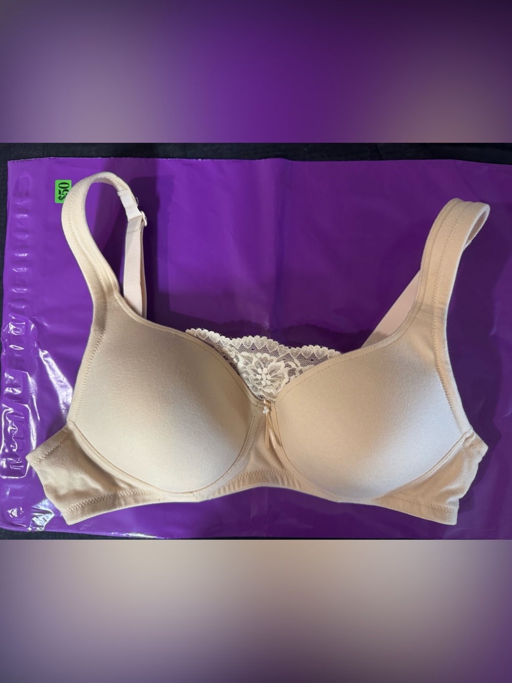 Classique Style 720 pocketed bra Seamless Molded Nude Bra with Lace Trim — NWT